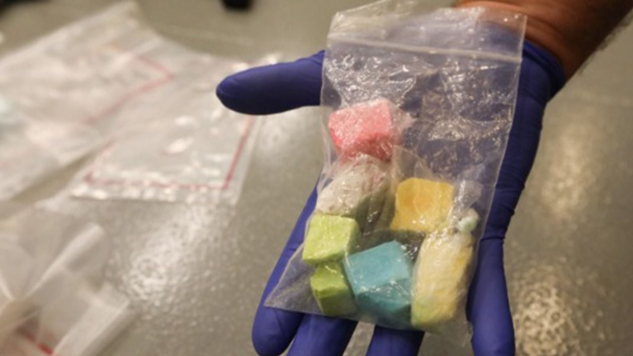 Fentanilo ‘arcoíris’: DEA confirma incautación de droga en 18 estados de EU 