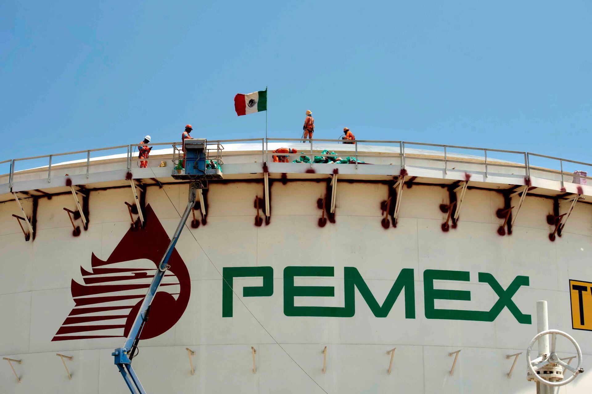 Refinería de Pemex en Cadereyta; Gobierno de Nuevo León advierte clausura por contaminación
