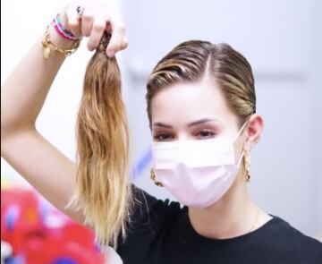 Mariana Rodríguez corta su cabello en apoyo a niño con cáncer